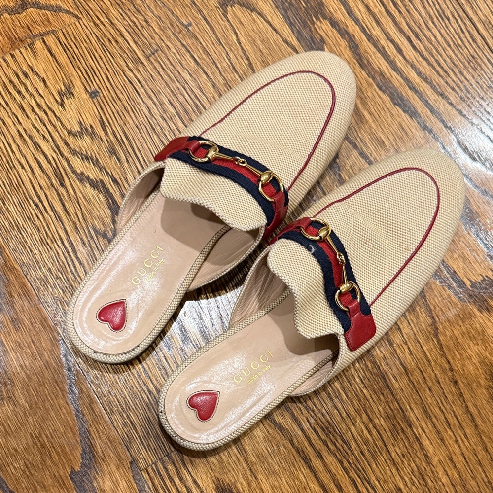 Gucci Women's Beige and Red Mules
